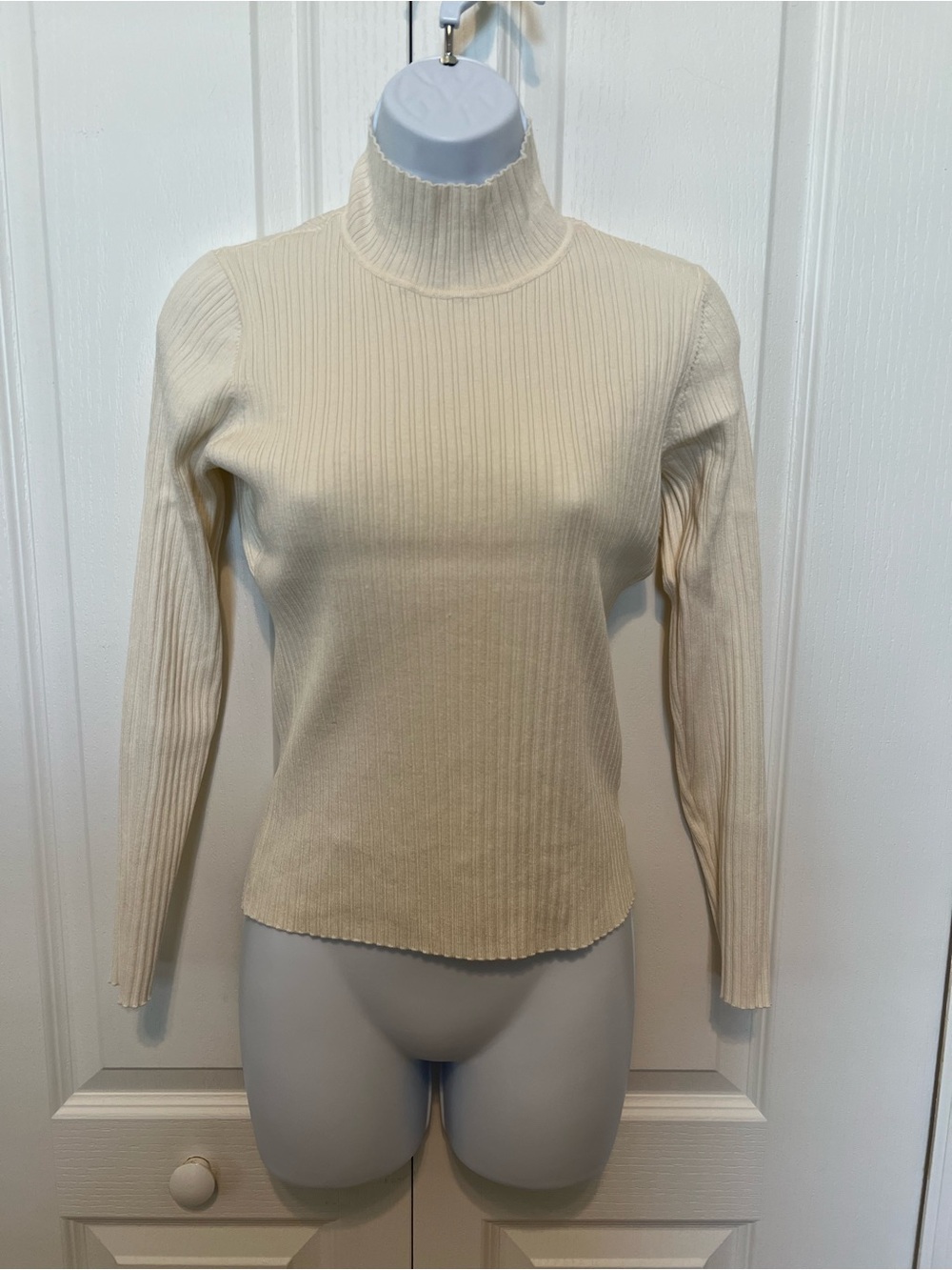 Classic Ribbed Mock Neck Long Sleeve Sweater in Cream